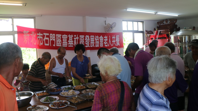 1050803-富基社區發展協會辦理老人共餐活動照片1