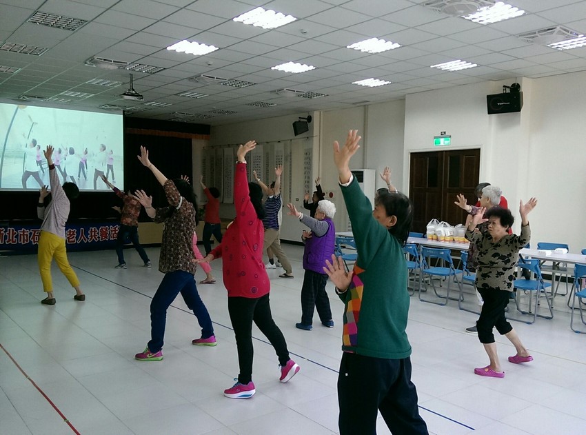 106年5月1日-石門里辦公處辦理動健康及老人共餐活動照片1