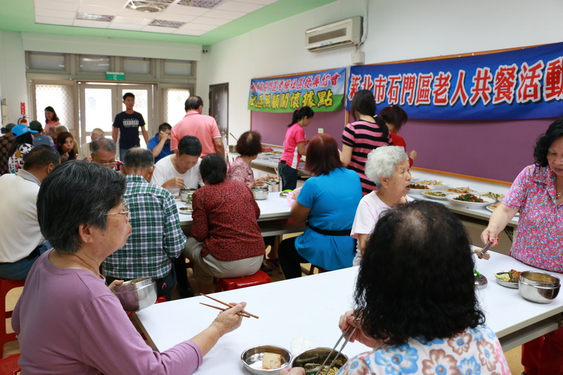106年5月10日-老梅社區辦理動健康及老人共餐活動3