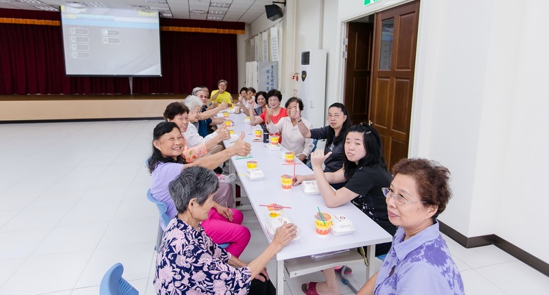 106年6月19日石門里辦公處辦理老人動健康與共餐活動照片1