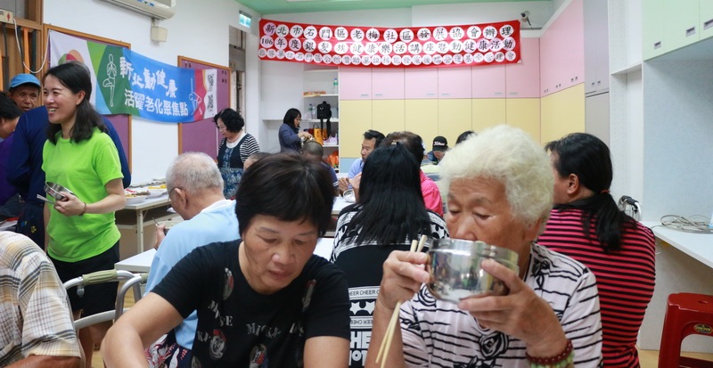 106年6月21日老梅社區辦理老人共餐活動照片1