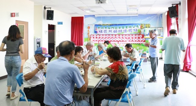 106年6月29日草里里交通安全宣導、動健康與共餐活動照片1