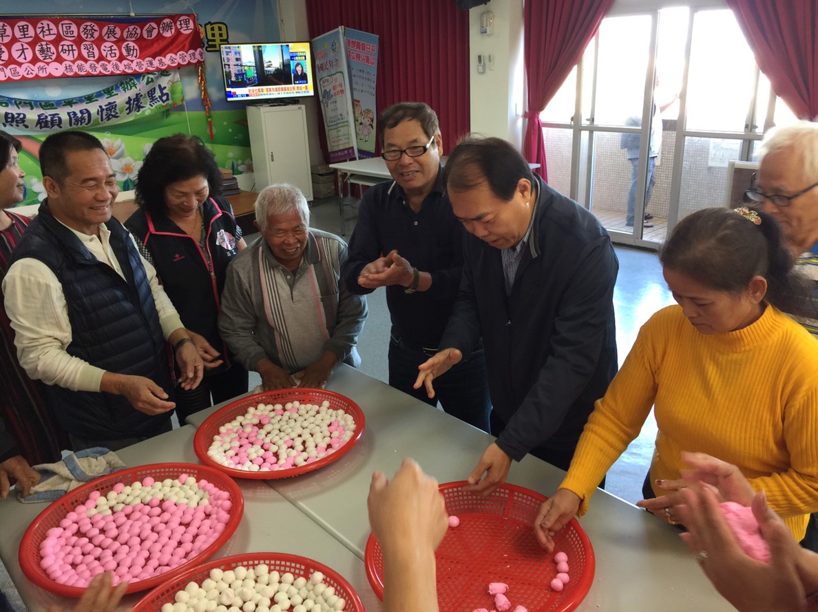 1071220草里大家一起搓湯圓(區)照片