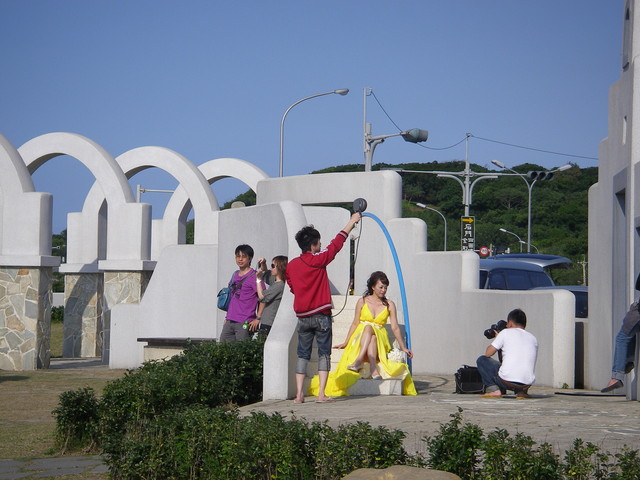 tourists to Shimen Wedding Plaza